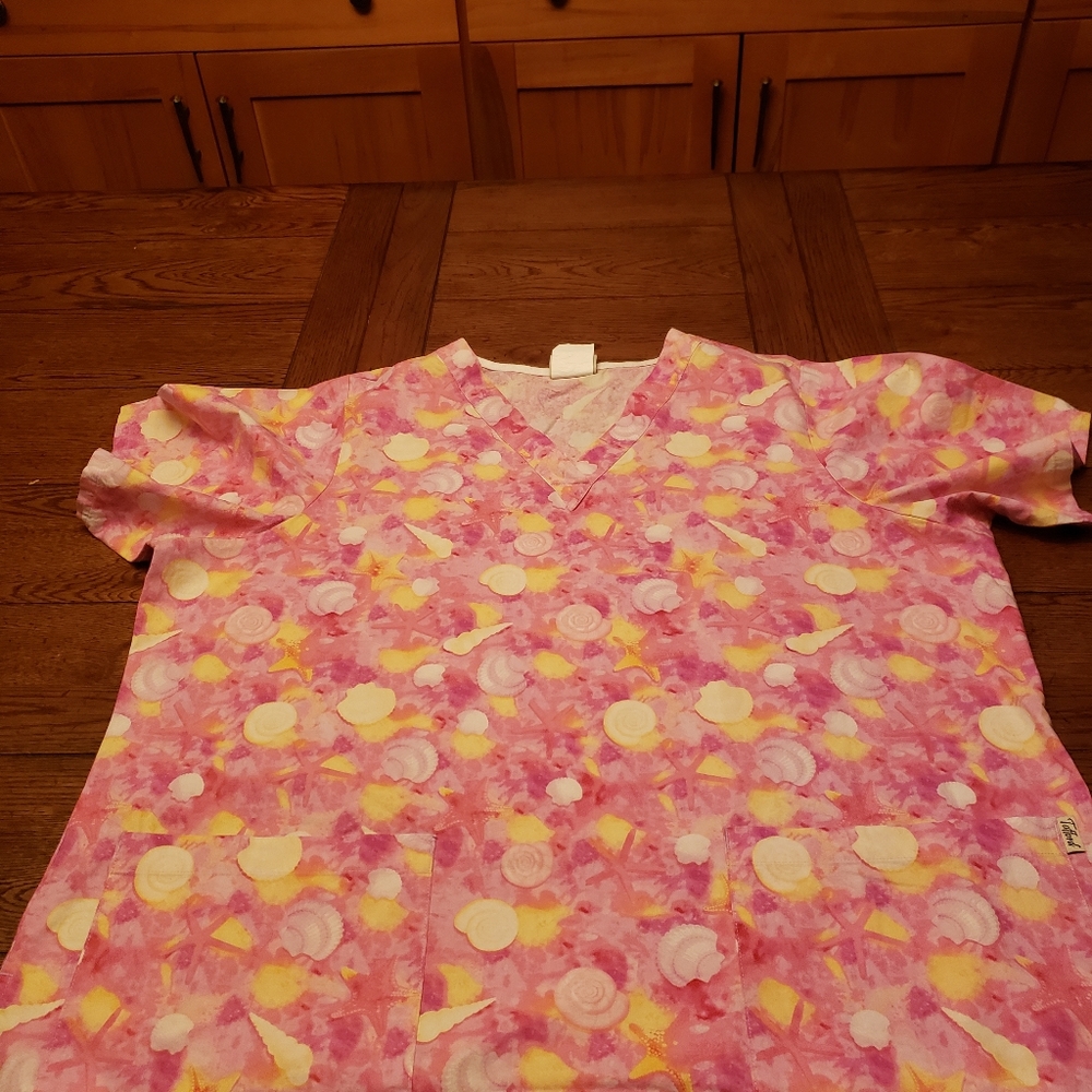 Scrub tops - Picture 5 of 16